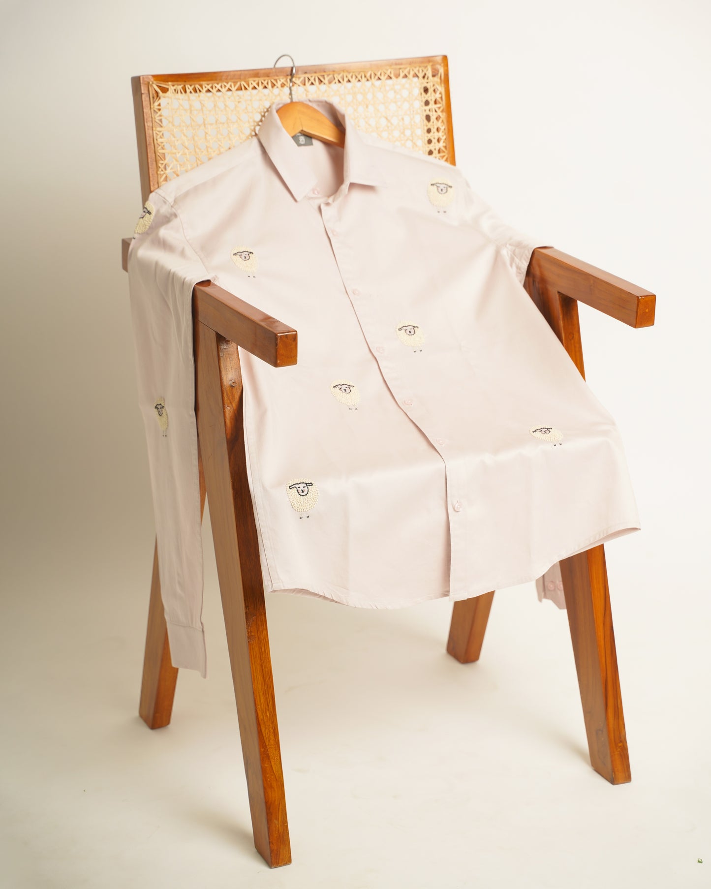 A FLOCK OF SHEEP BRODÉE SHIRT