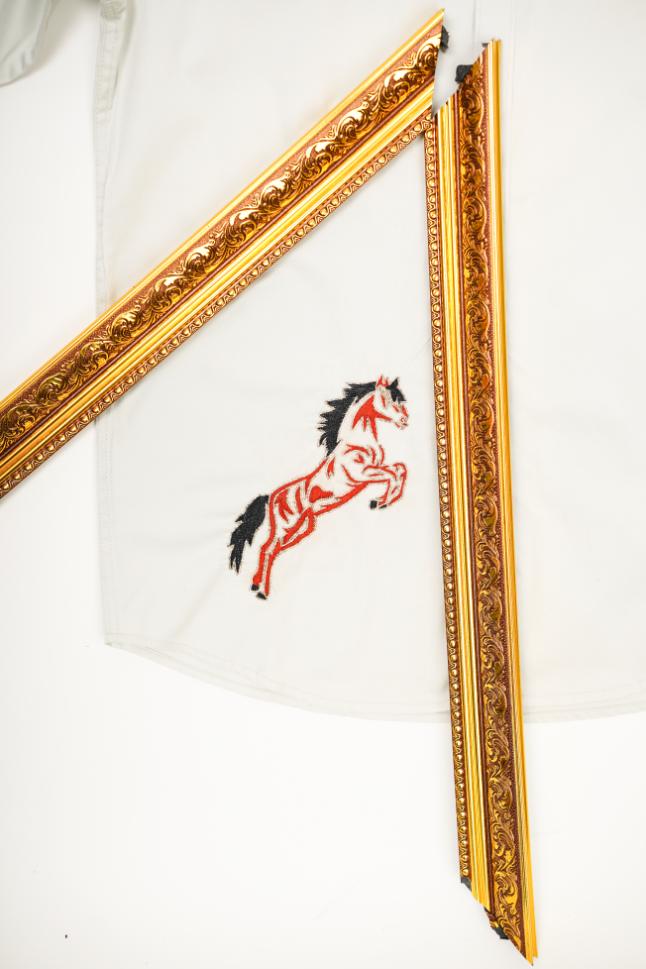 TROTTING HORSE BRODÉE SHIRT